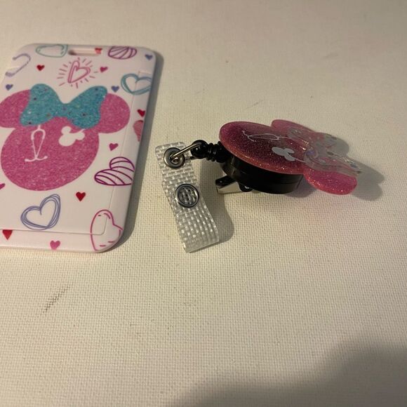 Minnie Mouse Nurse Badge Reel and Holder NWT - Picture 3 of 9